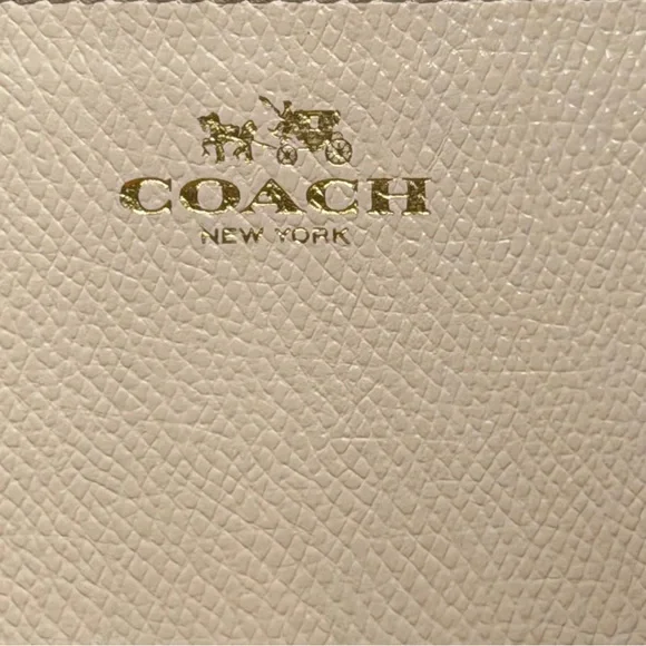 Coach Classic “Old Money” aesthetic Crossgrain Leather Navy/Cream Wristlet (EUC) - Picture 15 of 17